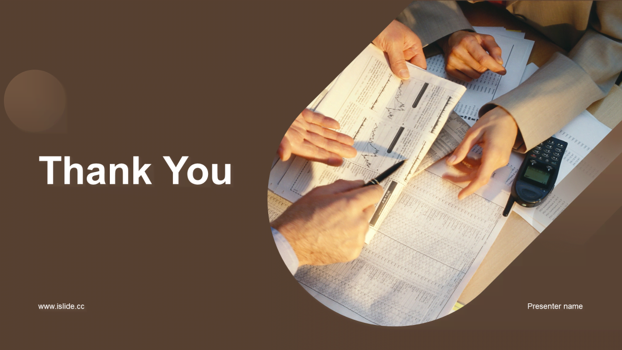 红棕色商务现代风展现自我赢得信任PPT模板