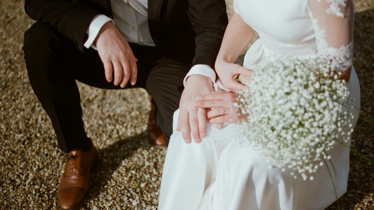 粉色现代婚礼纪念相册快闪PPT模板